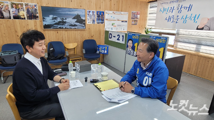 강원영동CBS '6·3 지방선거 특집 후보자 초청 대담' 인터뷰를 진행하고 있는 더불어민주당 이정훈 삼척시장 후보. 전영래 기자