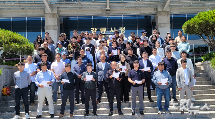 강원 강릉시체육회 회원종목단체협의회가 22일 기자회견을 열고 최근 불거진 선거 개입 의혹에 대해 "전혀 사실이 아니다"라며 강하게 반발했다. 전영래 기자 