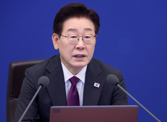"네타냐후 체포영장" 직후 석방…전통문법 깬 李 외교해법