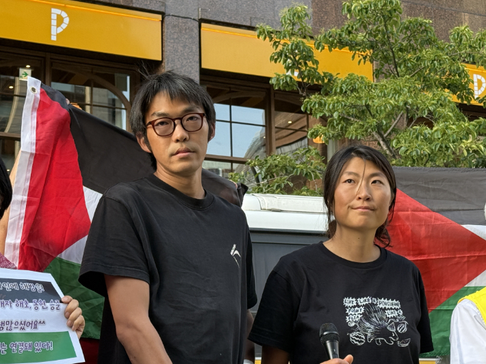 이스라엘에서 석방돼 22일 귀국한 김아현·김동현 활동가. 연합뉴스