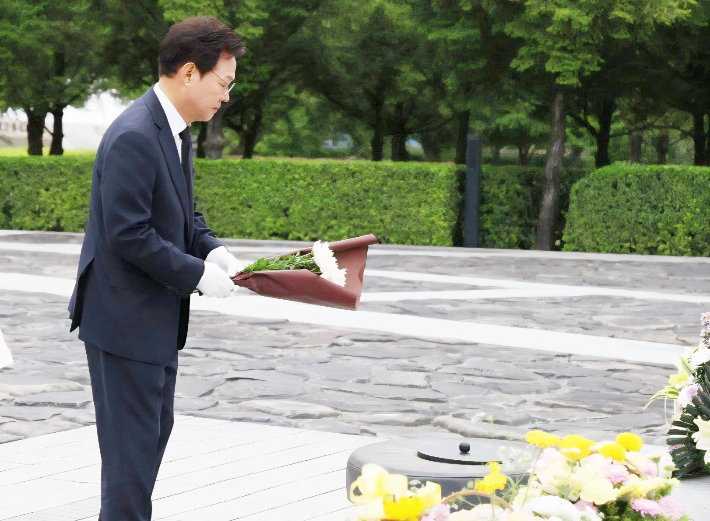 국민의힘 박완수 경남지사 후보 고(故) 노무현 전 대통령 묘역 참배. 박 후보 캠프 제공 