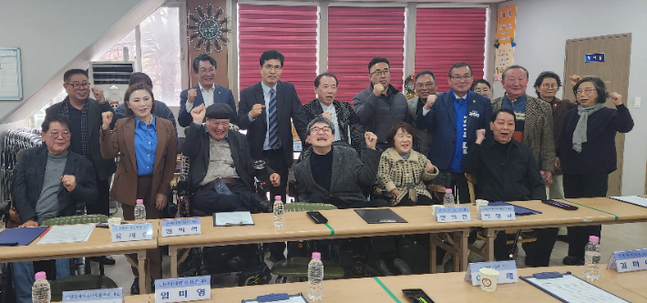 이원택 민주당 전북도지사 후보가 최근 지역 장애인들과의 정책 간담회를 열고 정책 소통을 했다. 이원택 후보 측 제공