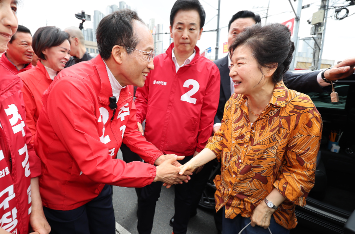 추경호 지원 유세 나선 박근혜. 연합뉴스