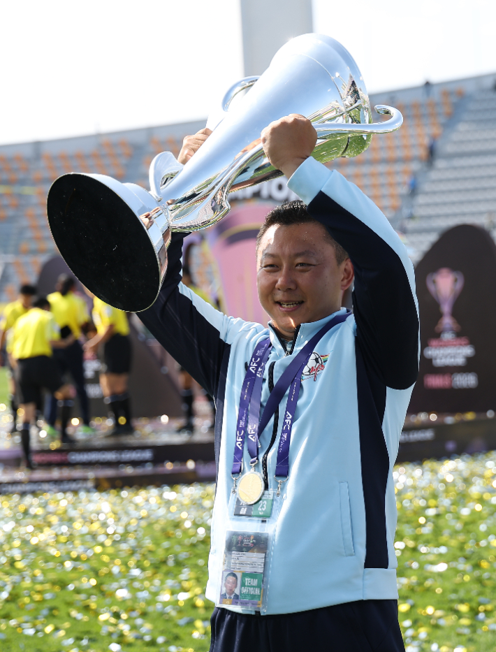 내고향축구단 리유일 감독. 연합뉴스
