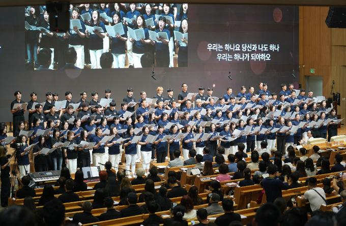 연합성가대의 찬양. 물맷돌중앙교회 제공