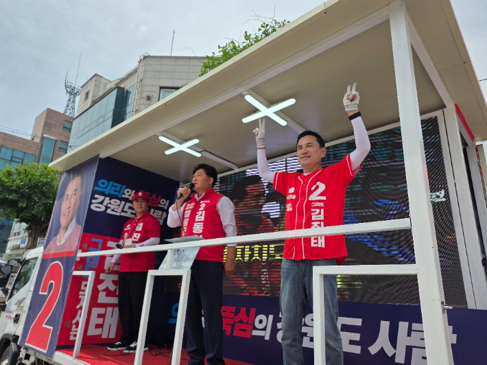 25일 철원을 찾아 지지를 당부하고 있는 국민의힘 김진태 강원도지사 후보. 김 후보 캠프 제공