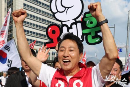 두손 번쩍 든 국민의힘 오세훈 서울시장 후보