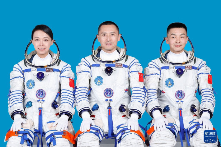 홍콩 최초의 우주비행사 리지잉(가장 왼쪽). 연합뉴스