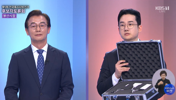 26~27일 열린 부산시장 후보자 3자 토론회에서 개혁신당 정이한 후보가 거짓말 탐지기를 꺼내들며, 민주당 전재수 후보를 향해 의혹을 털 의향이 있냐고 묻고 있다. 부산KBS 제공
