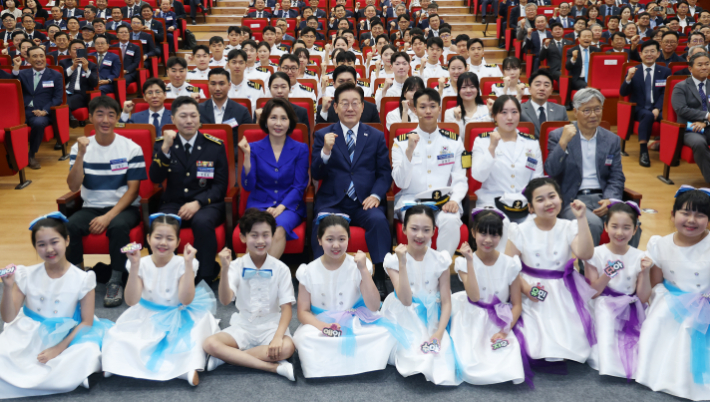 27일 부산에서 열린 제31회 바다의날 기념식에 이재명 대통령이 참석했다. 연합뉴스