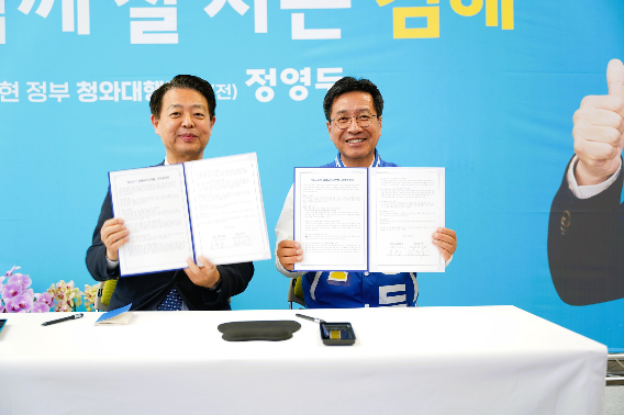 김영호 국회 교육위원장(왼쪽). 정영두 후보 캠프 제공