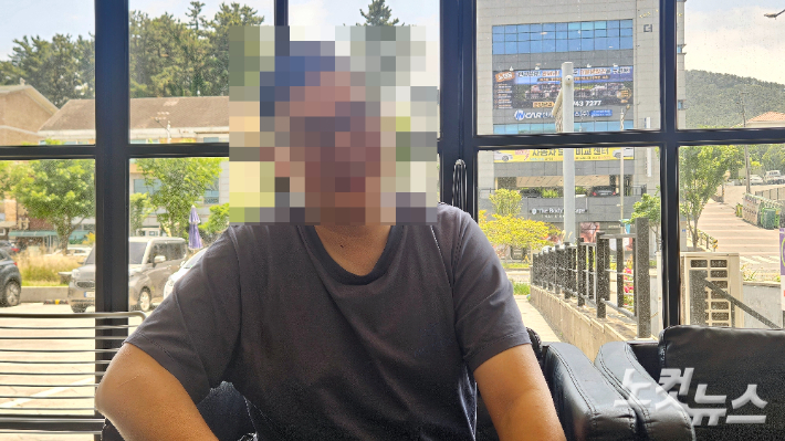 영주권을 얻은 외국인 A씨. 고상현 기자