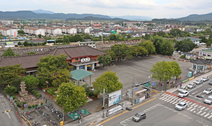 옛 경주역 부지. 경주 도심에 위치해 있지만 관련 법령이 부족해 활용에 어려움을 겪고 있다. 경주시 제공
