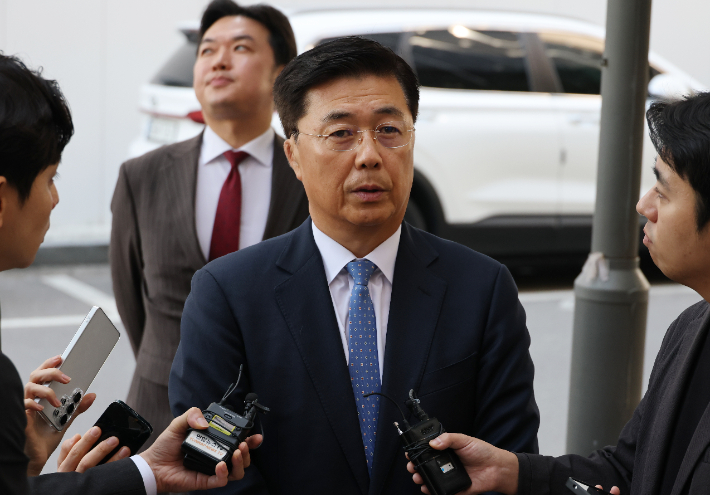 특검 출석하며 질문에 답하는 홍장원 전 국정원 차장. 연합뉴스