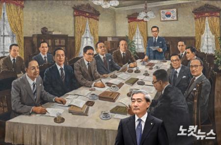 첫 금통위 회의 참석하는 신현송 총재