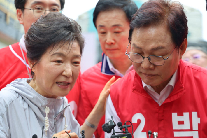 박근혜 전 대통령 진주 선거 유세 지원. 박 후보 캠프 제공 