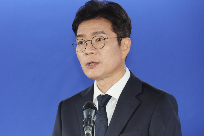 더불어민주당 정원오 서울시장 후보가 28일 서울 중구 자신의 선거사무실에서 기자간담회를 하고 있다. 연합뉴스