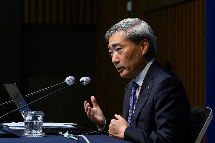 신현송 한국은행 총재가 28일 서울 중구 한국은행 본관에서 열린 통화정책방향 기자간담회에서 발언하고 있다. 연합뉴스
