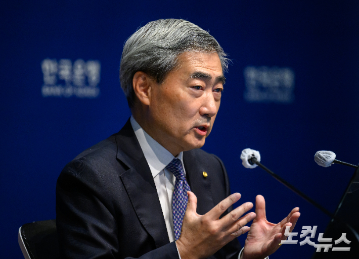 신현송 한국은행 총재가 28일 서울 중구 한국은행 본관에서 열린 통화정책방향 기자간담회에서 발언하고 있다. 사진공동취재단