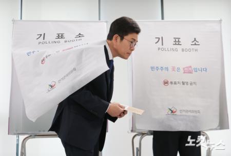 기표소 나서는 정원오