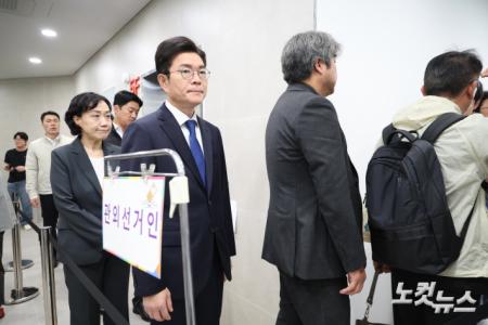 투표 대기하는 정원오 후보