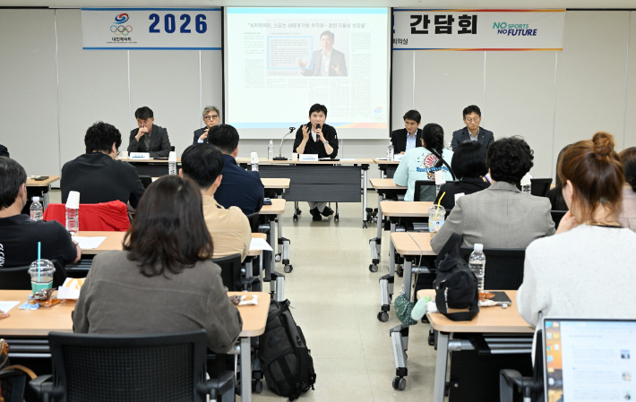 지난 23일 열린 '학생선수 학부모 간담회'에서 대한체육회 유승민 회장이 발언하고 있다. 대한체육회 제공