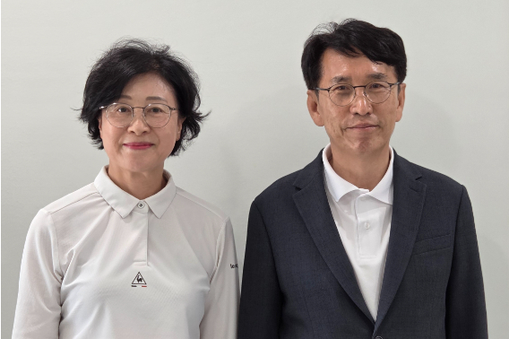 최광익 강원교육감 후보는 29일 오전 삼척 정라동 행정복지센터에서 배우자와 투표를 마쳤다. 최광익 후보 캠프 제공