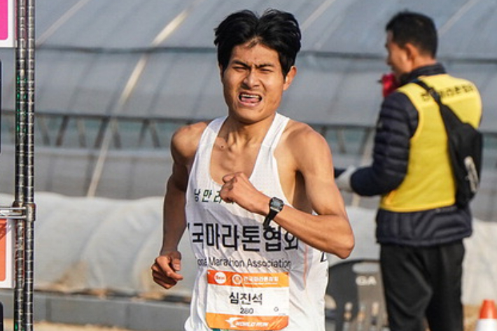 역주를 펼치는 심진석. 전국마라톤협회 제공