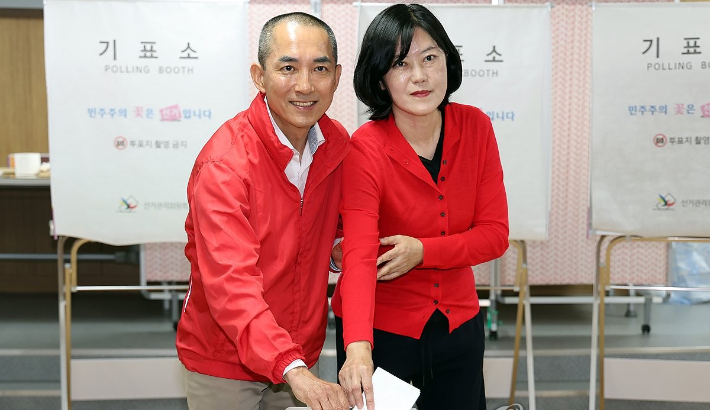 29일 사전투표에 나선 국민의힘 박민식 부산 북구갑 후보. 공동취재단