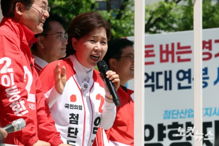 국민의힘 양향자 경기도지사 후보가 29일 경기도 고양시 주엽역 광장 집중유세에서 지지를 호소하고 있다.