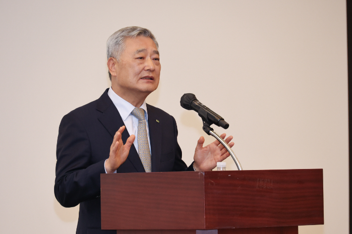 김회천 한수원 사장이 워크숍 참석자들에게 안전의 중요성을 당부하고 있다. 한수원 제공