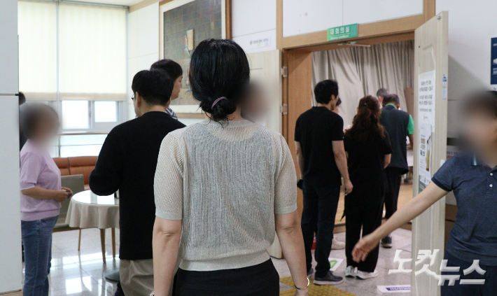 청주시 복대1동에 마련된 사전투표소. 임성민 기자