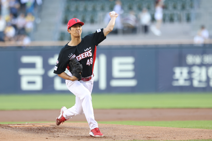 LG와 원정에 선발 등판해 공을 뿌리는 이의리. KIA 타이거즈 