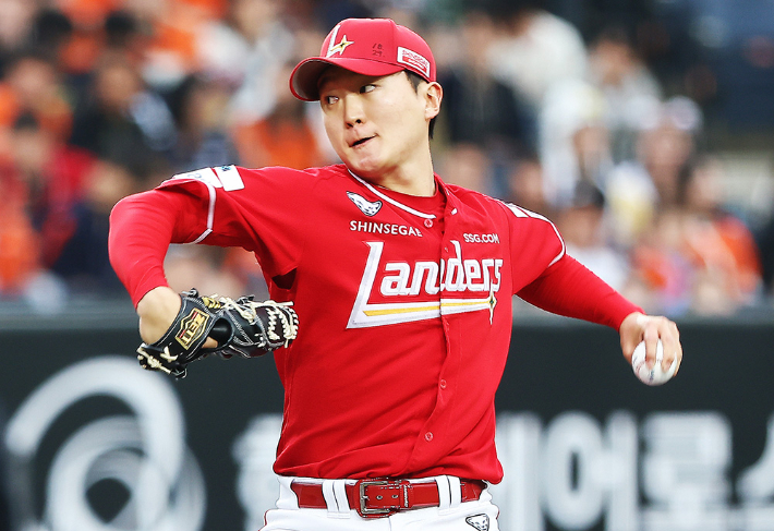 지난달 30일 한화와 원정에 선발 등판해 역투하는 SSG 김건우. SSG 랜더스 