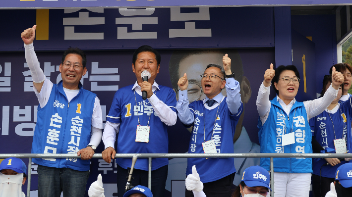왼쪽부터 손훈모 후보, 정청래 대표, 김문수 의원, 권향엽 의원. 민주당 제공