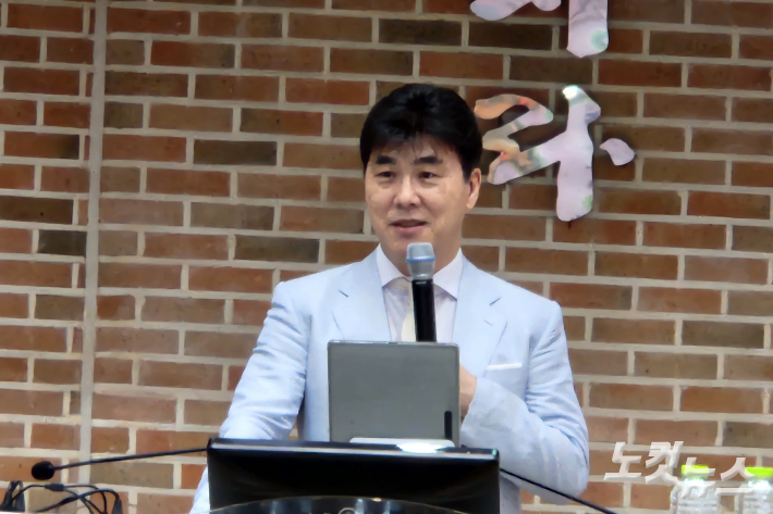 김종찬 목사가 말씀을 간증하고 있다. 충북CBS