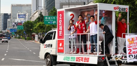 오세훈, 광화문 출근길 인사