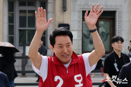 오세훈, 광화문 출근길 인사