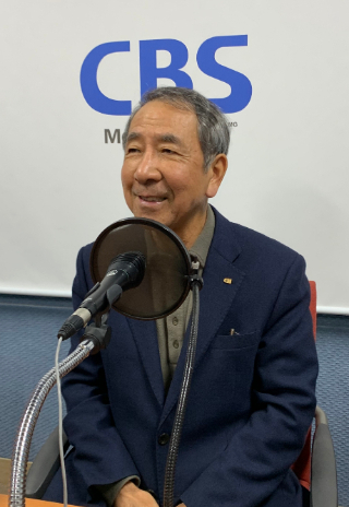 경남CBS 시사포커스 경남과 인터뷰하고 있는 구자천 창원상의 회장. 경남CBS