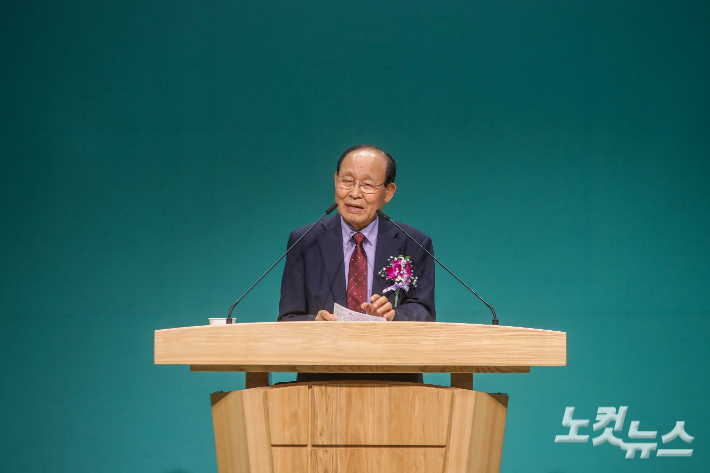 정일환 원로목사가 설교를 전하고 있다. 최화랑 기자