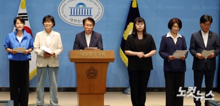 대구시장 선거 현안 관련 기자회견하는 김부겸 캠프 의원들
