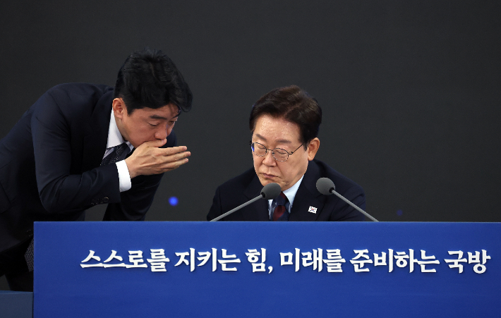비서실장 보고 듣는 이재명 대통령. 연합뉴스 