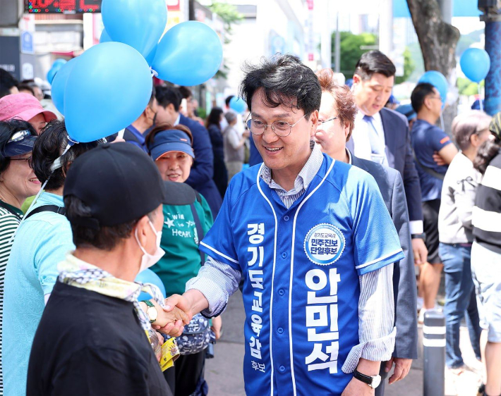 유세 중인 안민석 경기도교육감 후보. 안민석 후보 페이스북 캡처