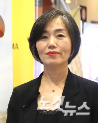 '길갈' 김미영 대표가 작품설명을 하고 있다. 한세민 기자
