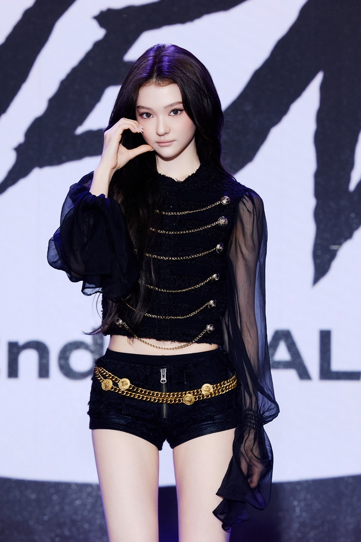 미야오 엘라. 더블랙레이블 제공