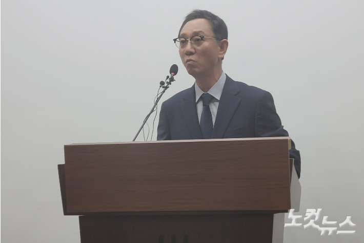 민주당 신용한 충북지사 후보 캠프 관계자. 박현호 기자