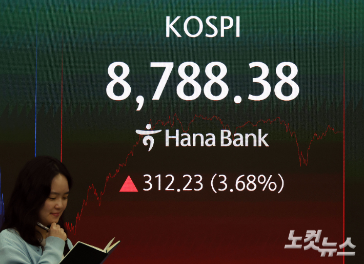 황진환 기자