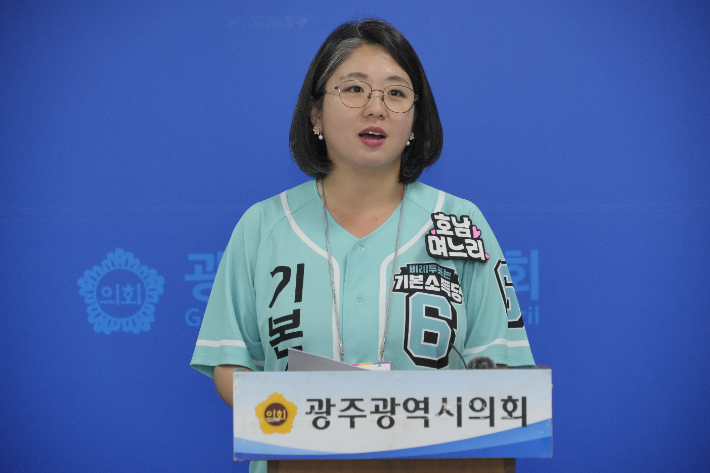 기본소득당 용혜인 대표는 2일 광주광역시의회 브리핑룸에서 기자회견을 열고 선거운동 기간 전남 22개 시·군과 광주 5개 자치구 등 전남광주 27개 시군구를 모두 방문했다고 밝혔다. 독자 제공