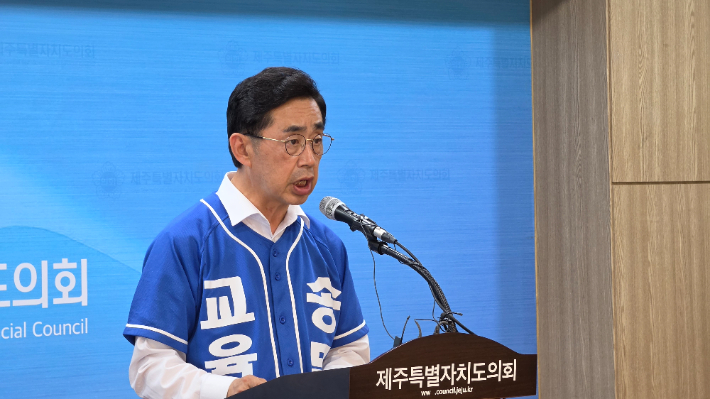 송문석 후보가 2일 오후 도의회 도민카페에서 기자회견을 진행하고 있다. 독자 제공