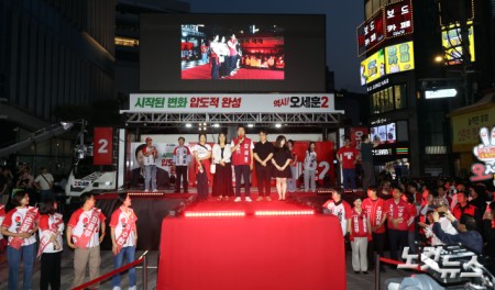 유세차량에 오른 오세훈 후보